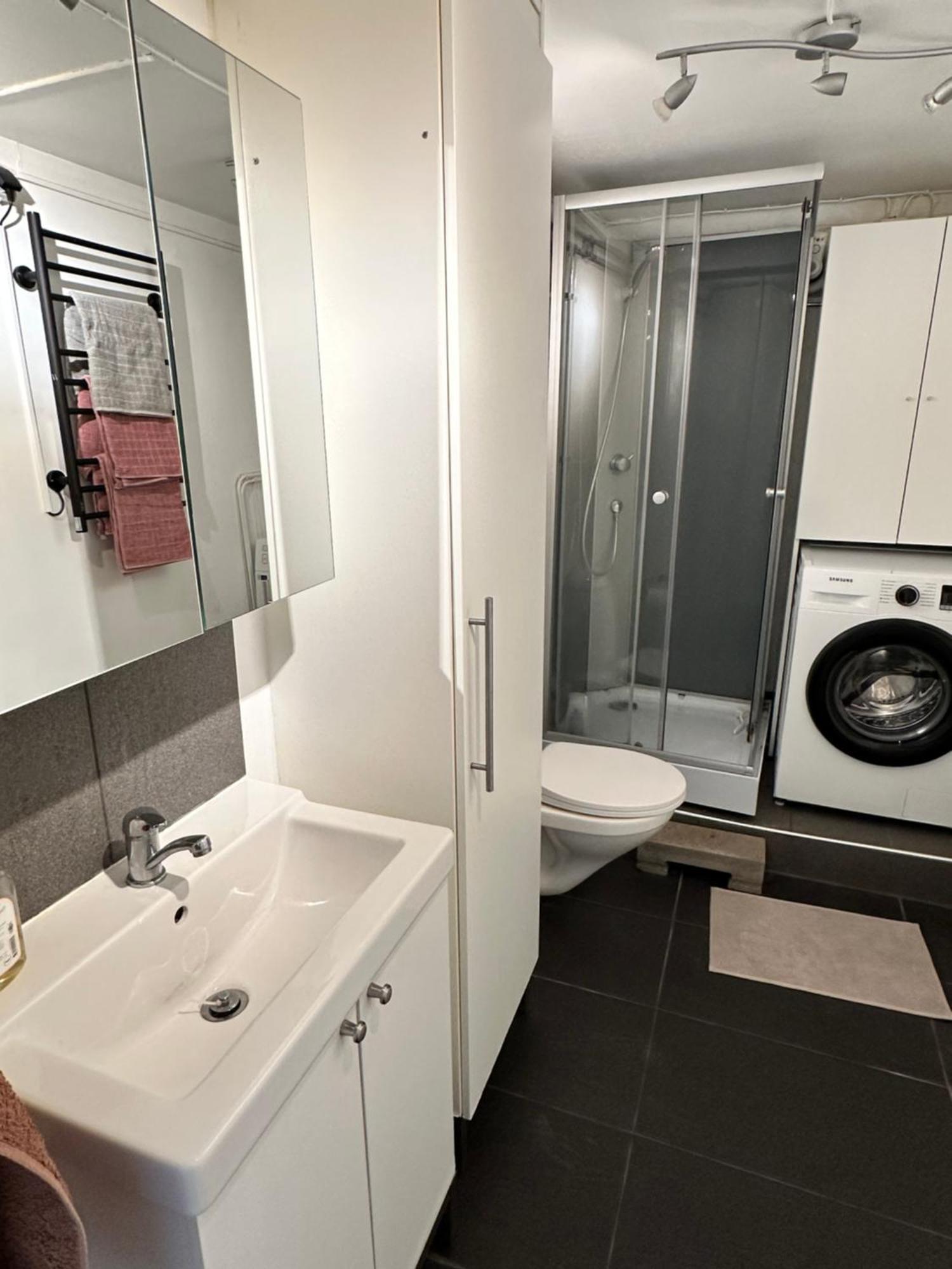 Sval Kaellarlaegenhet Pa Natur- Och Havsnaera Stensoe Apartment *