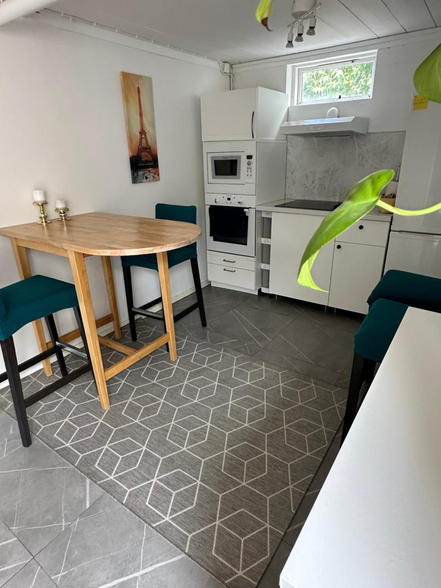 Apartment Sval Kaellarlaegenhet Pa Natur- Och Havsnaera Stensoe Kalmar